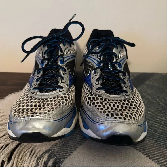 Mizuno Silver and Blue Athletic Sneakers Sz 10 - Picture 2 of 4